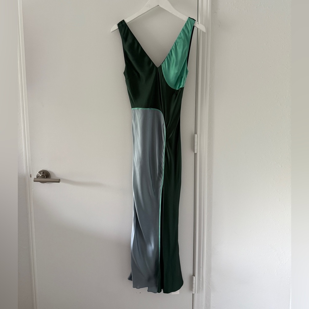 Lattelier Contemporary V-Neck Silk Dress